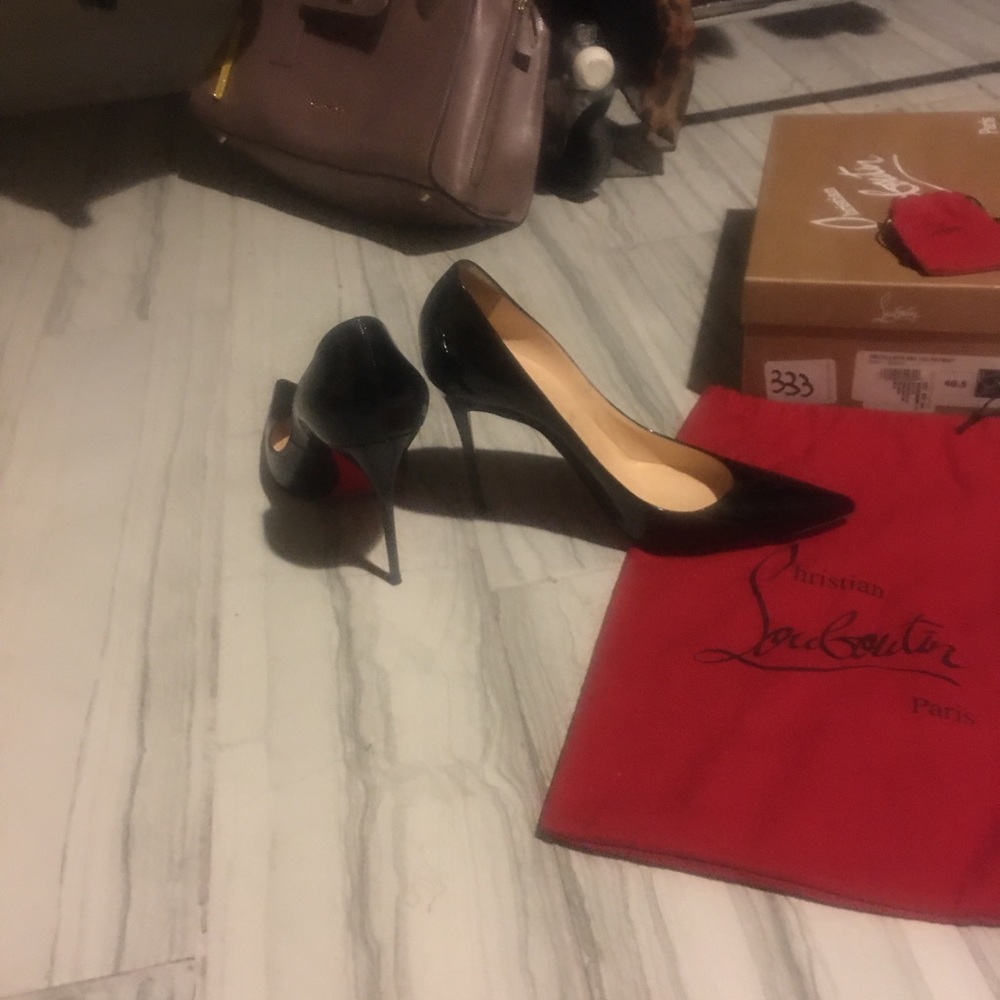 Black patent Christian Louboutin decolette